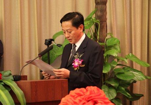 深圳市政府副秘书长高国辉主持01.jpg